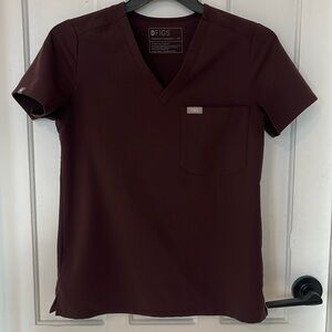 FIGS ESPRESSO WOMENS SCRUB TOP